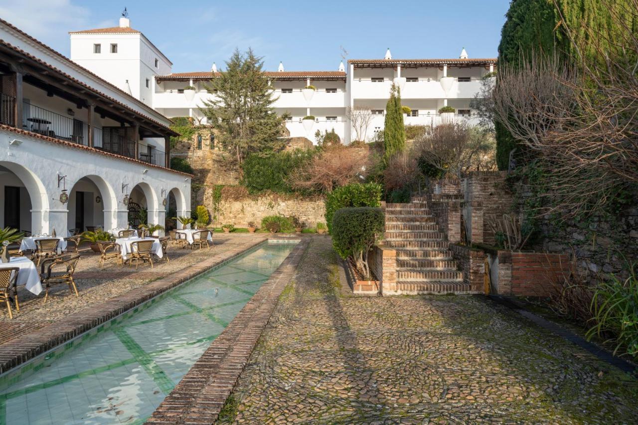 Parador De Guadalupe Exteriör bild