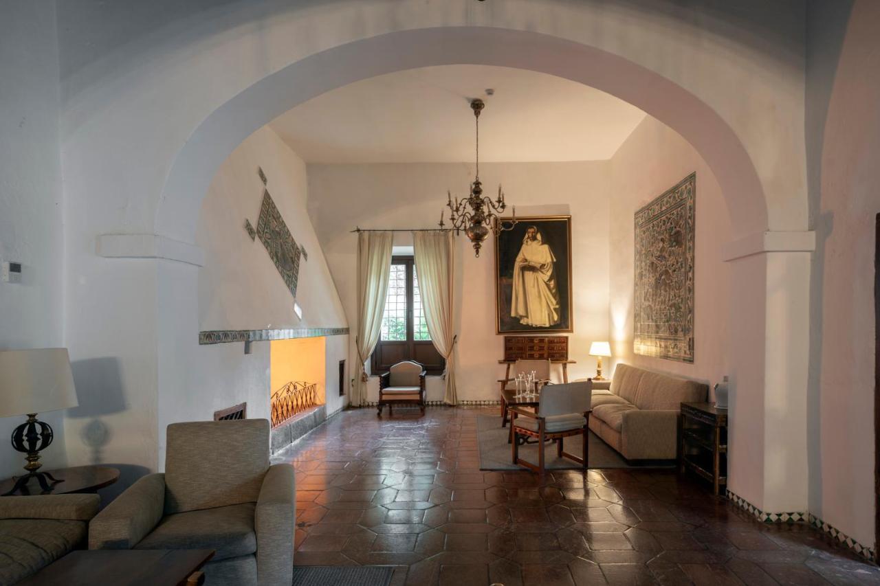 Parador De Guadalupe Exteriör bild