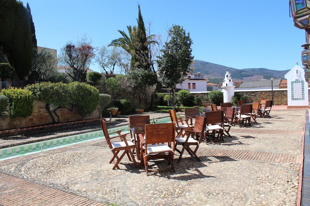 Parador De Guadalupe Exteriör bild