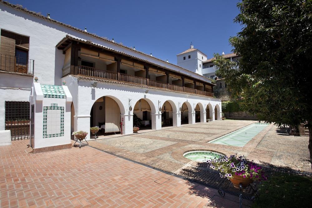 Parador De Guadalupe Exteriör bild